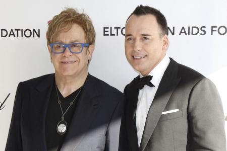 Elton John: Noch ein Kind?