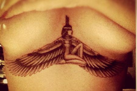 Rihanna: Tattoo für verstorbene Oma