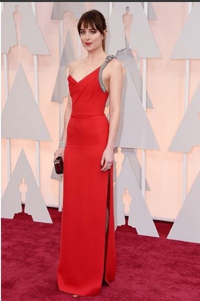 Fifty Shades of Red - Dakota Johnson in einem Traum von Saint Laurent