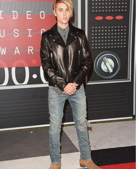 Justin Bieber als Metropolit bei den VMAs 2015. (Instagram Just Jared)