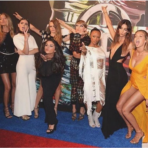 Girls Girls Girls bei den VMAs 2015