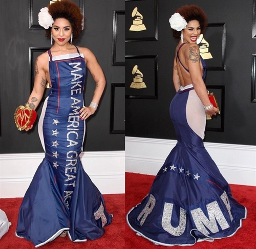 Joy Villa im Trump-Kleid.