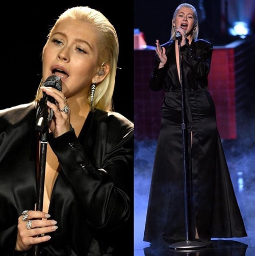 Christina Aguilera belts out the Whitney Houston tribute during the AMAs