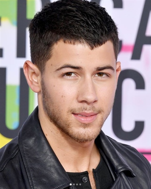 Nick Jonas was hot hot hot at the AMAs on the red carpet and during his Find You performance. 1/4