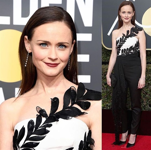 Alexis Bledel in Oscar De LaRenta representing Handsmaid Tale