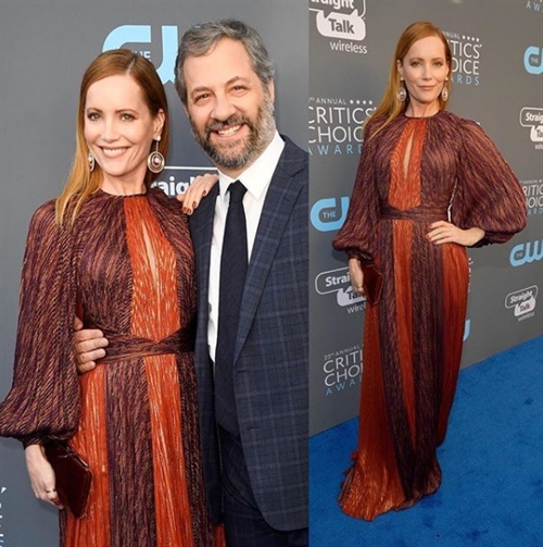 Leslie Mann in J Mendel alongside husband Judd Apatow