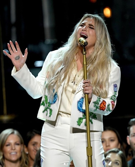 Kesha sings the song Praying alongside Camila Cabello, Andra Day, Julia Michaels, Cyndi Lauper and Bebe Rexha