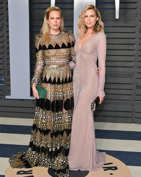 Erin Foster and Sara Foster in Naeem Khan)