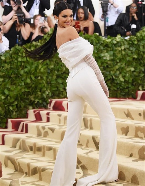 Kendall Jenner in Off White 2