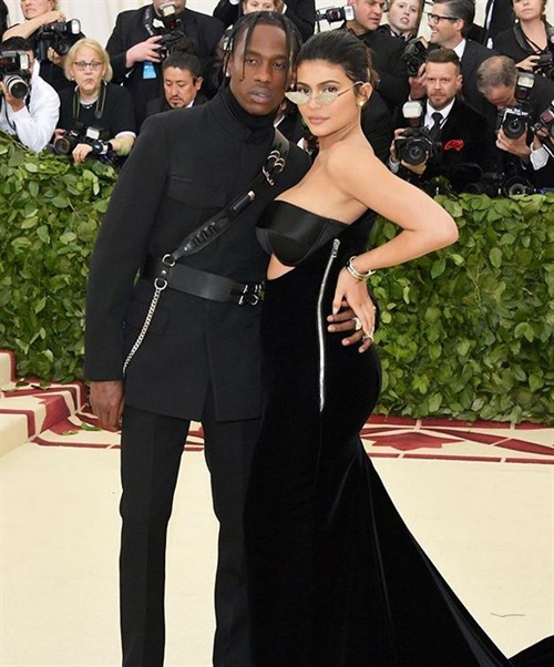 Kylie Jenner in Alexander Wang mit Travis Scott