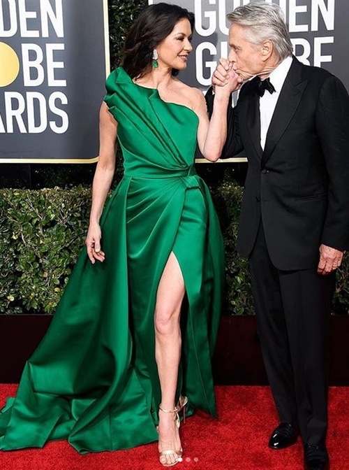 Michael Douglas in Catherine Zeta Jones in Elie Saab