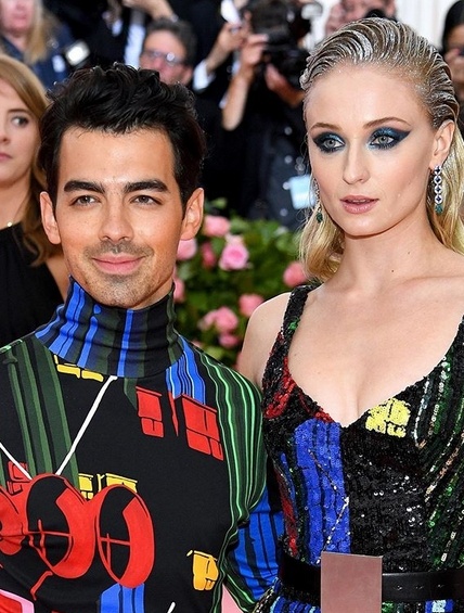 Joe Jonas und Sophie Turner in Louis Vitton