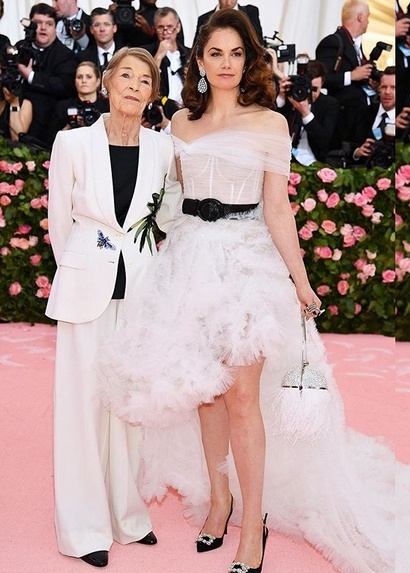 Ruth Wilson in Oscar de la Renta und Glenda Jackson